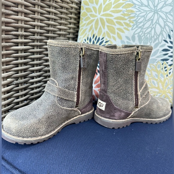 Girls UGG size 8 boots - Picture 4 of 13